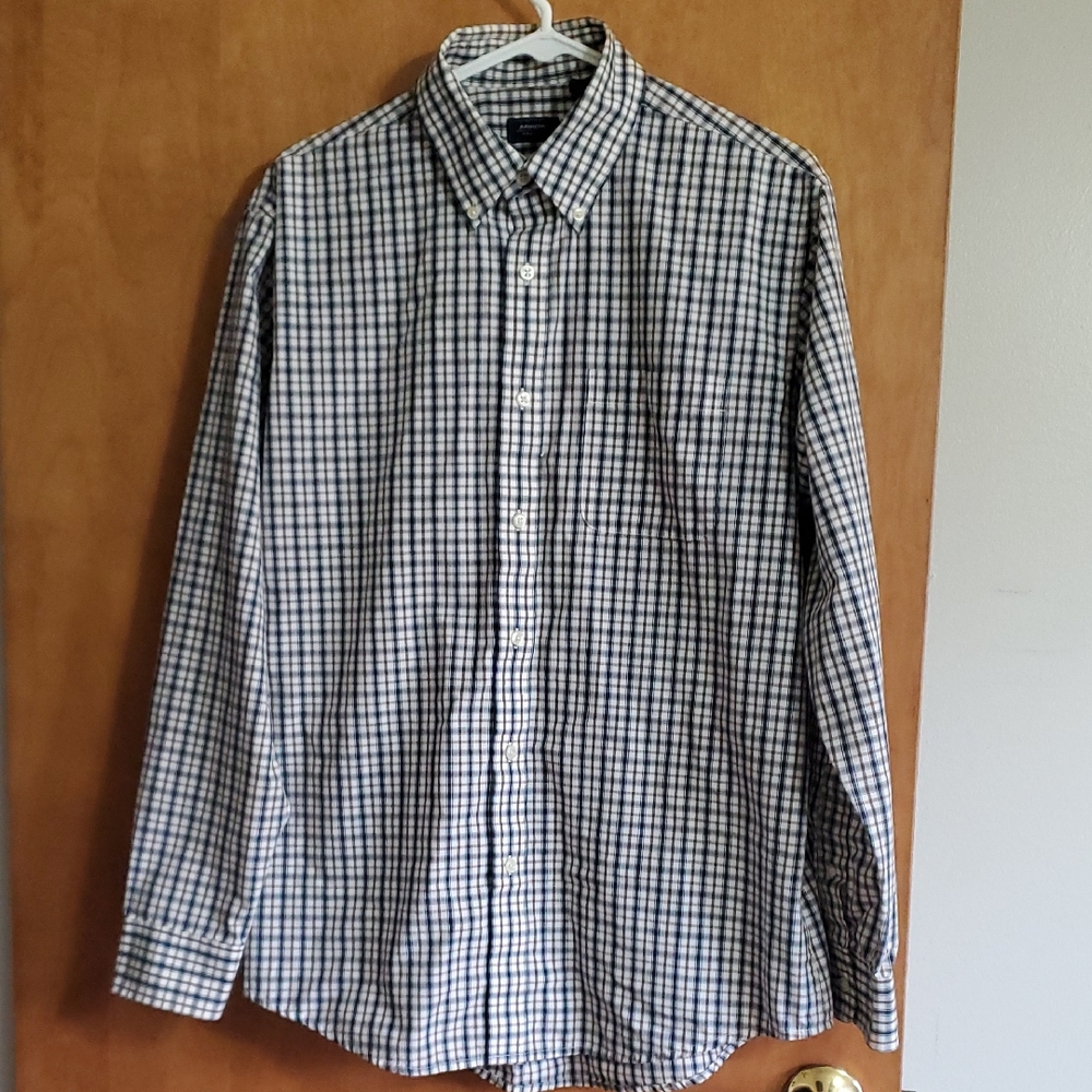 Arrow Men's Checkered Navy and White Shirt